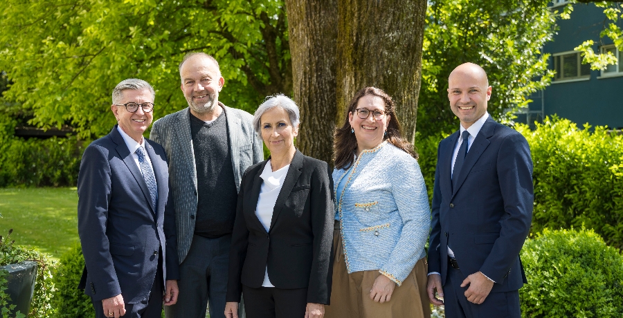 (von links): Dr. Helmut Katzmayr, Univ.-Prof. Dr. Meinhard Lukas, Bundesministerin Dr.in Anna Sporrer, Mag.a Britta Tichy-Martin, Dr. Alexander Pirker