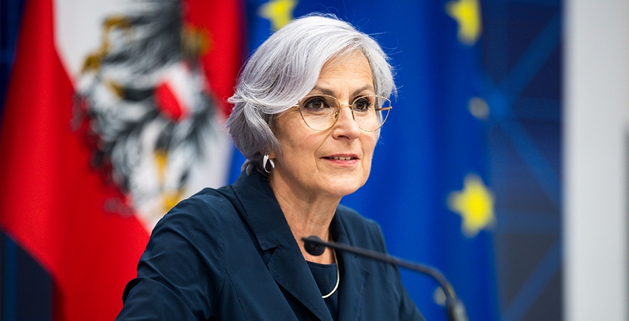Bundesministerin Sporrer