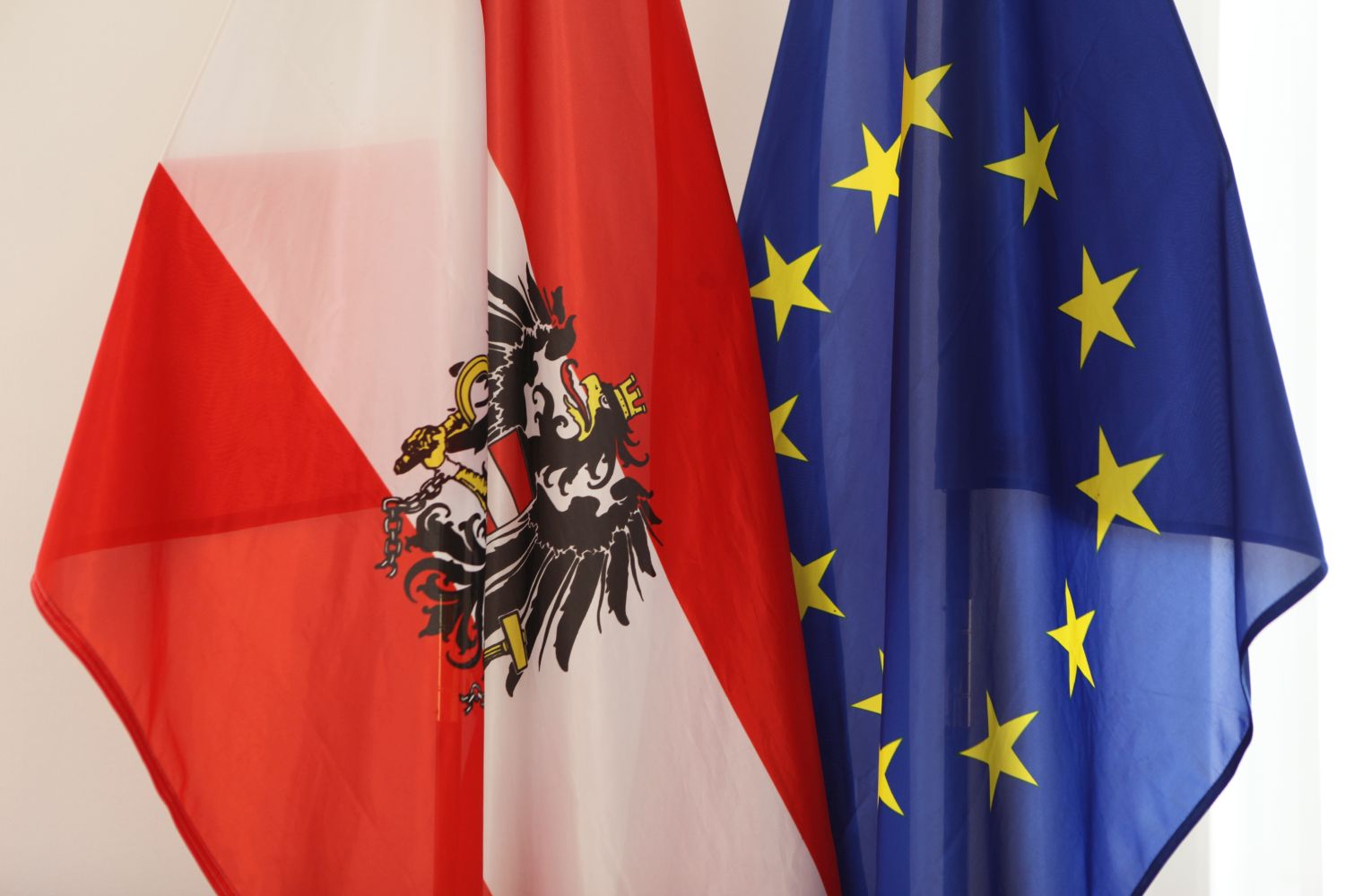 Österreich und Europafahne