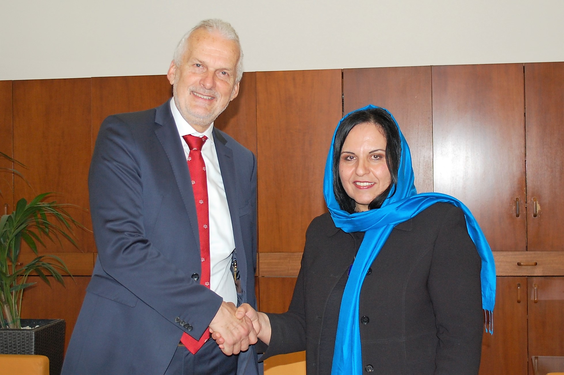 Josef Moser mit der afghanischen Botschafterin.jpg